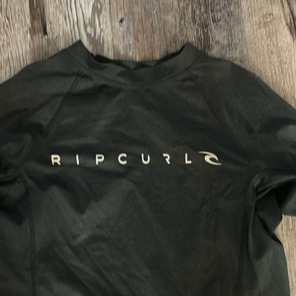 Rip Curl Rashguard - Picture 2 of 4